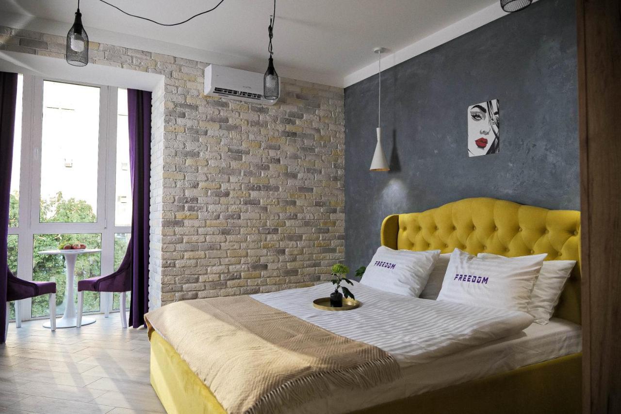 Freedom Apartments In City Center Kiev Luaran gambar