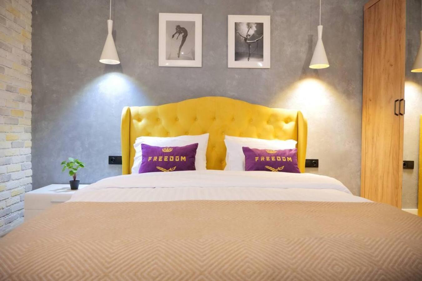 Freedom Apartments In City Center Kiev Luaran gambar